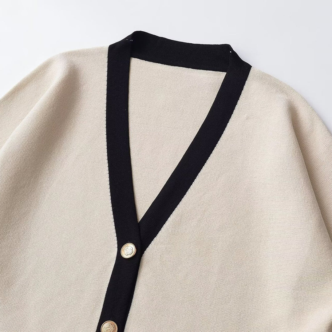 Damen 20+ kastiger Kurzcardigan im Kimono‑Look mit kontrastbesatz und Goldknöpfen Drune