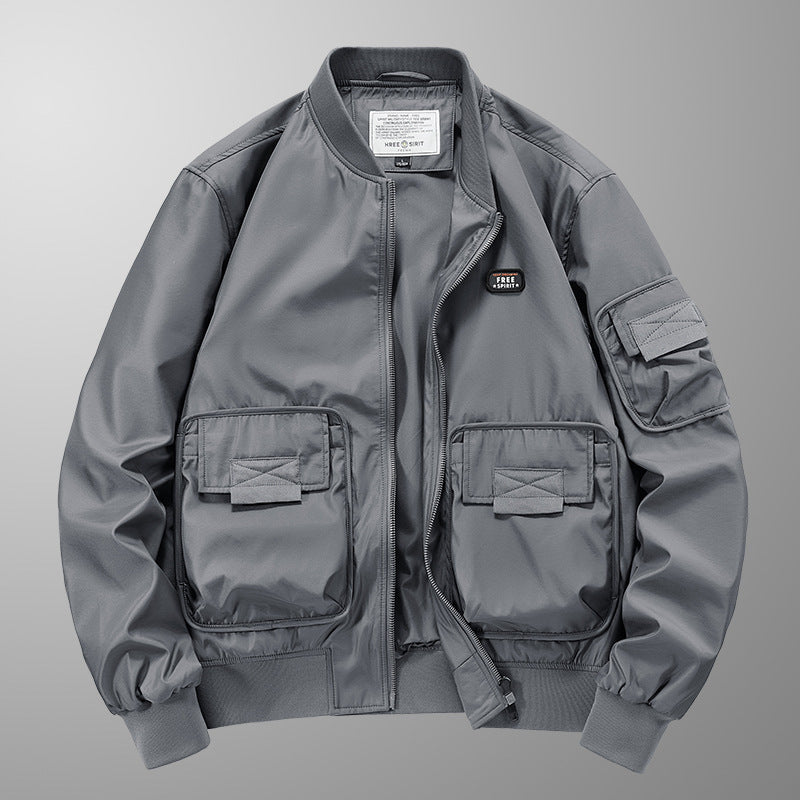 Herren Leichte Nylon-Bomberjacke im Utility‑Stil mit großen Fronttaschen und Ärmeltasche Drune