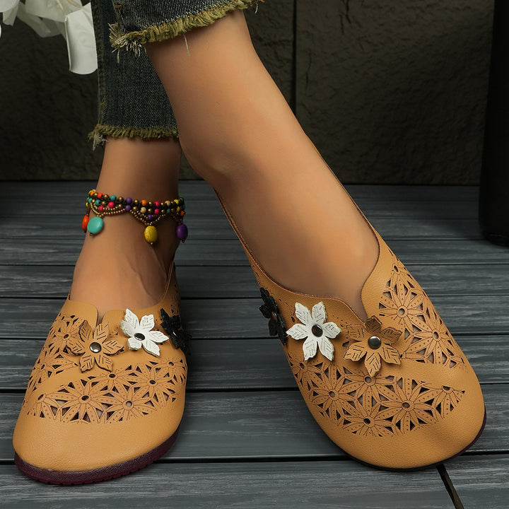 Damen nan flache Ballerina-Pantoffel mit Laserperforation und dreidimensionaler Blumenapplikation Drune