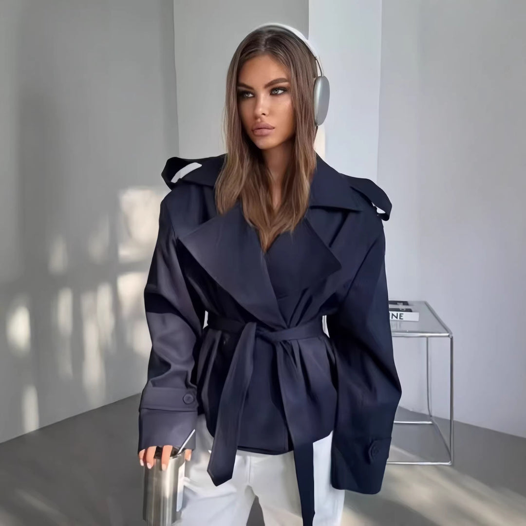 Damen nan Kurz-Trenchcoat mit Taillengürtel, doppelreihiger Knopfleiste und Schulterpatten Drune