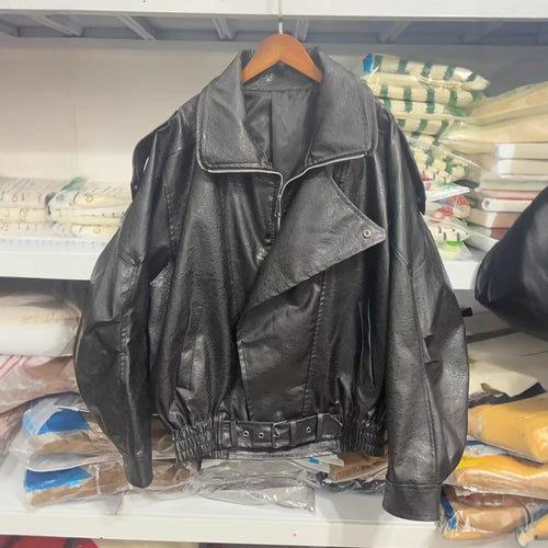 Damen Kunstleder Bomberjacke mit stylishen Rüschendetails und Gürteldesign Drune