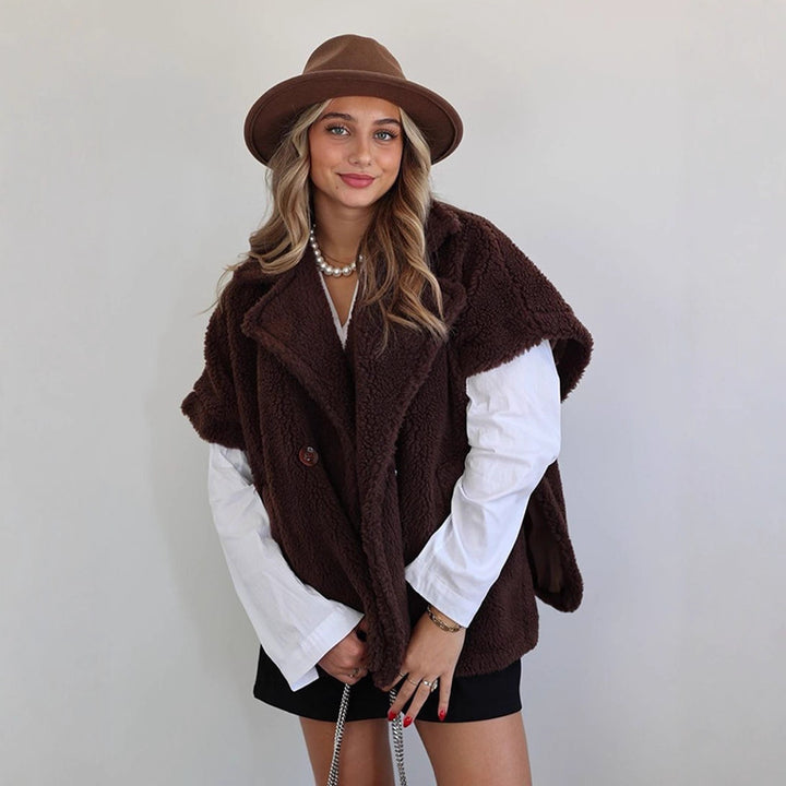 Damen Kurzes Teddy-Cape mit Reverskragen und verdeckter Knopfleiste Drune
