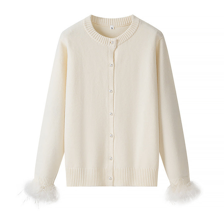 Damen Strickcardigan mit Perlenknopfleiste und Federbesatz Drune
