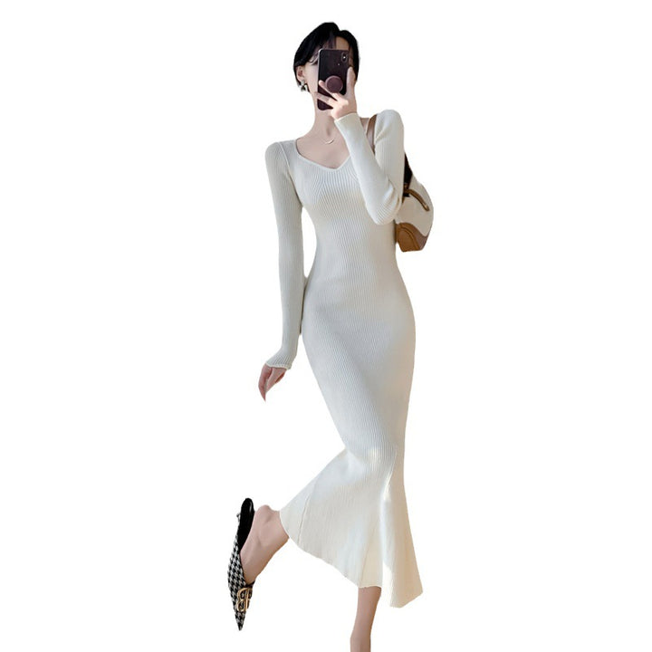 Damen Strickkleid mit schmeichelndem V-Ausschnitt und eleganter Schwinge Drune