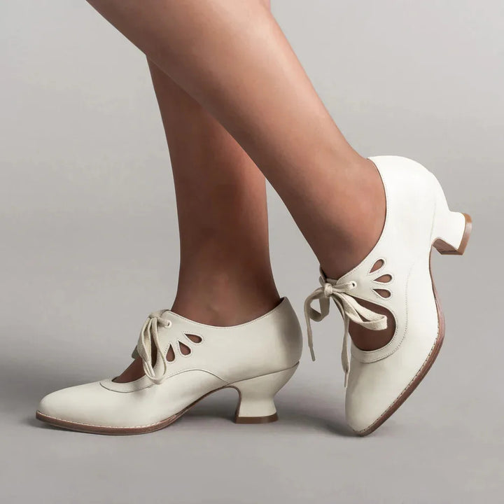 Damen nan Vintage-inspirierte Mary-Jane Pumps mit geschwungenem Mittelhochabsatz und Zierlochung Drune