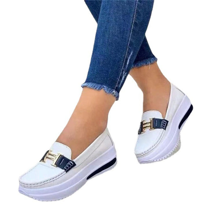 Damen Plateau-Leder-Slipper im Mokassinstil mit dekorativer Schnalle Drune