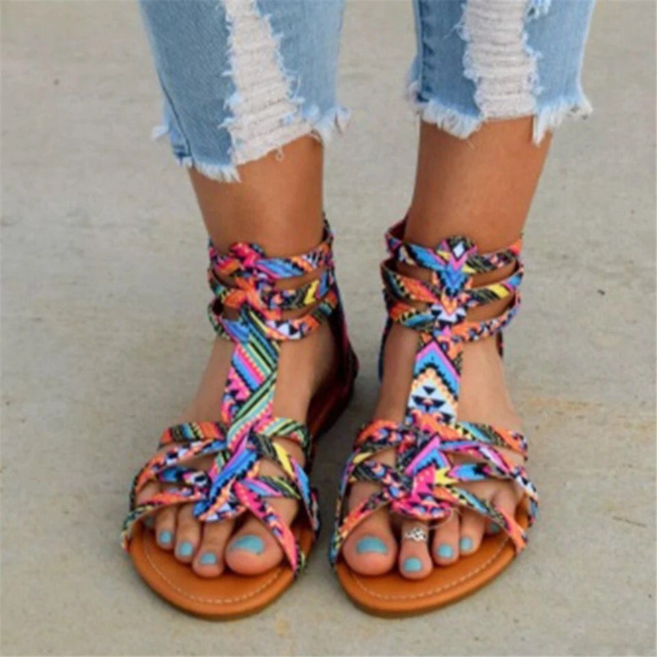 Damen Boho-Sandalen mit verstellbaren Knöchelriemen und Ethno‑Print Drune