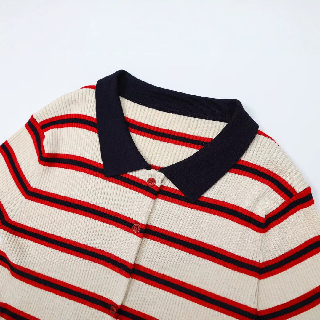 Damen Kurzarm-Rippenstrick-Cardigan mit Polokragen, Knopfleiste und Rüschensaum Drune