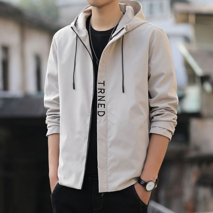 Herren leichte Kapuzen‑Shelljacke mit verdecktem Reißverschluss und minimalistischer Utility‑Optik Drune