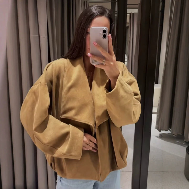 Damen Cropped-Boxy-Jacke in Wildlederoptik mit breitem Schalkragen und gerafftem Saum Drune