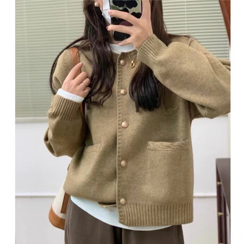 Damen Strickjacke mit Knopfdetails und großzügigen Taschen Drune