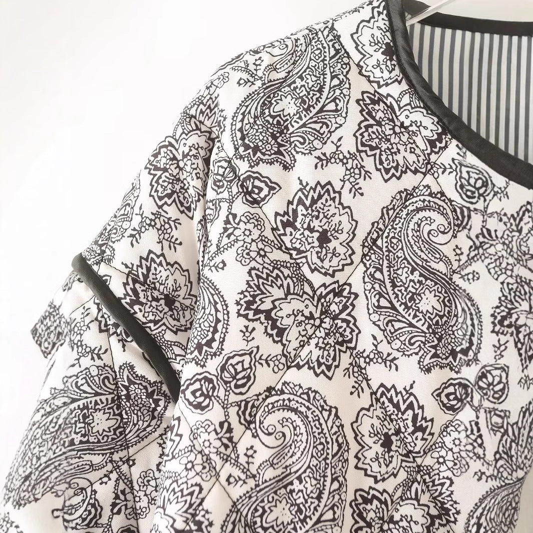 Damen nan gesteppte Paisley-Quiltjacke mit Rundhalsausschnitt aufgesetzten Taschen und kontrastierender Paspel Drune