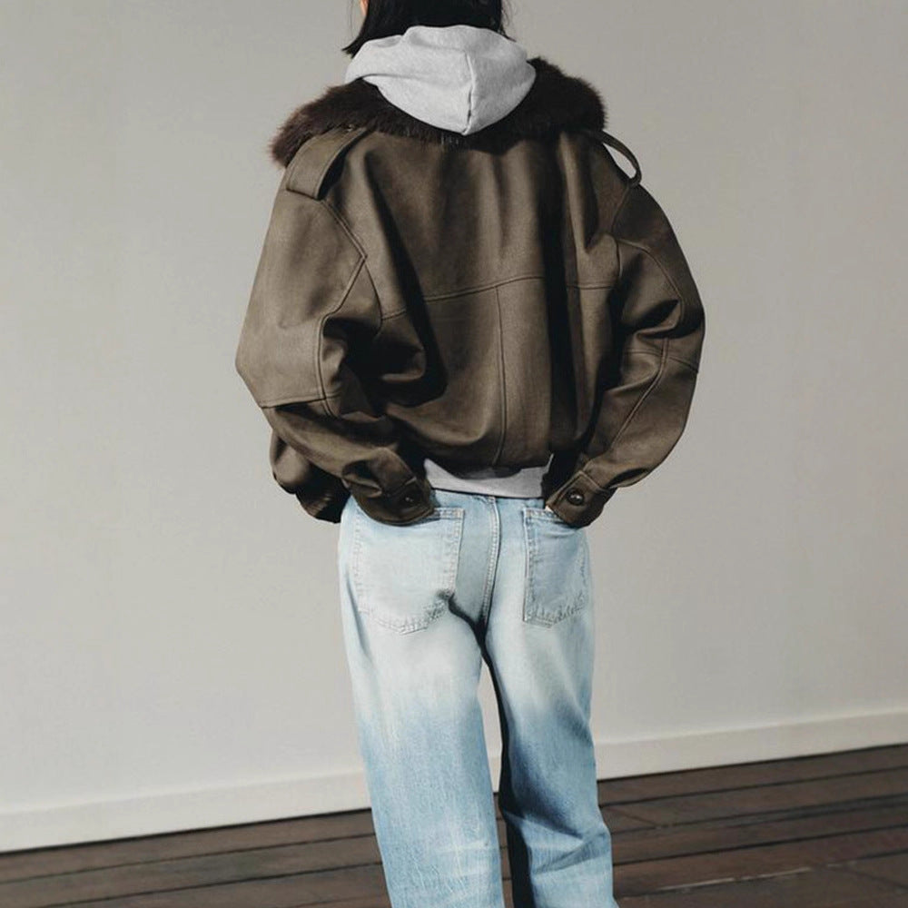 Damen Kurzjacke im Aviator‑Style mit Kunstpelzkapuze und aufgesetzten Pattentaschen Drune