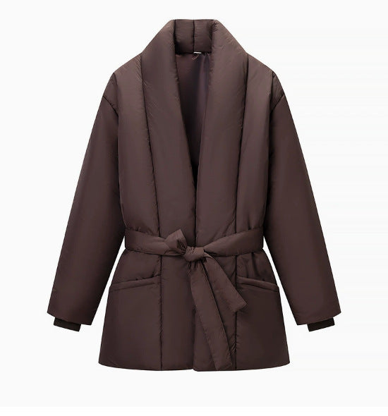 Damen 500+ gesteppte Kurzpufferjacke mit Schalkragen und Bindegürtel Drune