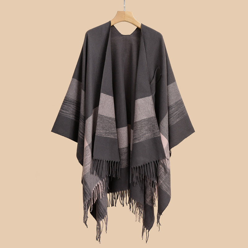 Damen Capeponcho aus Wollmix mit Ärmelschlitzen, offener Front und Fransenabschluss Drune