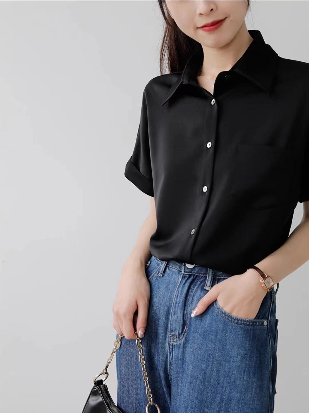 Damen Satinbluse mit modernem Kragen und eleganten Rollärmeln Drune