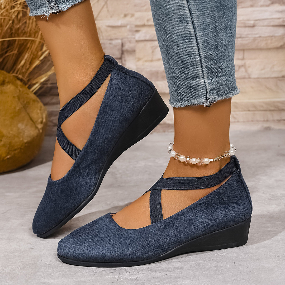 Damen  minimalistische Samt-Ballerina mit dekorativer Fußkette und ergonomischem Komfortfußbett Drune