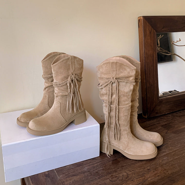 Damen Wadenhohe Veloursleder-Stiefel mit geflochtenem Quastenriemen Drune