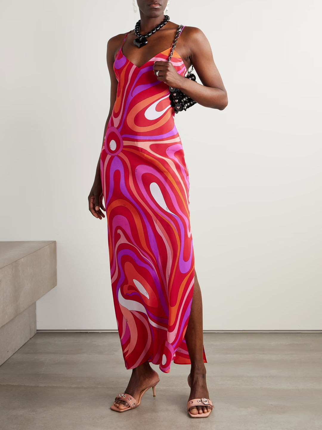Damen nan elegantes Slip-Maxikleid mit V-Ausschnitt, filigranen Spaghettiträgern und retro-grafischem Allover-Print Drune