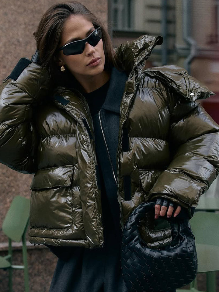 Damen wattierte Kurzjacke mit Hochglanzfinish, Oversize-Schnitt und Kapuze Drune