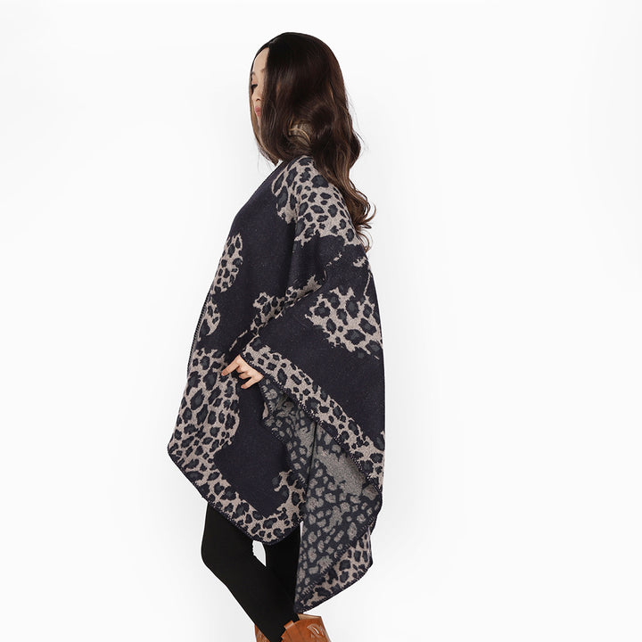 Damen Wolloptik-Überwurf mit gewebtem Leopard-Jacquard und offenem Zipfelrand Drune