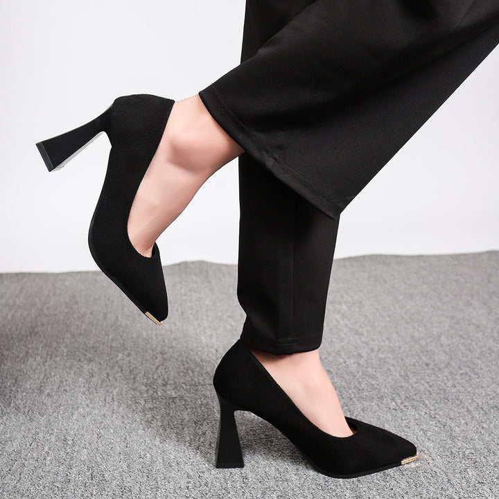 Damen Elegante spitz zulaufende Pumps mit skulpturellem Blockabsatz und goldener Zehenkappe Drune