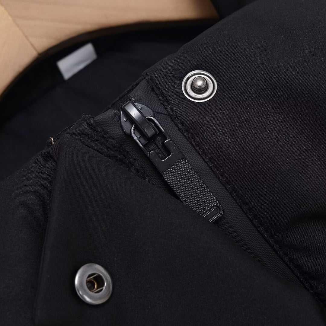 Damen Kurze boxy Funktionsjacke mit Kapuze, wattierter Isolierung und diagonalen Reißverschlusstaschen Drune