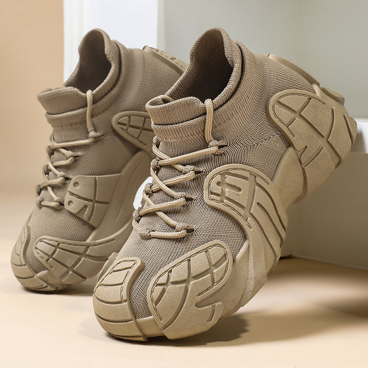 Herren nan massiver Sneaker mit sockenähnlichem Strickschaft, geformten Gummiapplikationen und griffiger Profilsohle Drune