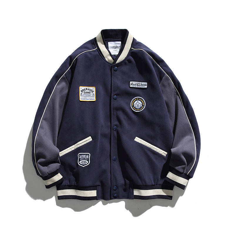Unisex Boxy College-Bomberjacke mit Badge-Applikationen und kontrastierenden Rippabschlüssen Drune