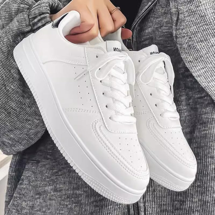 Damen Minimalistische Low-Top Plateau-Sneaker aus veganem Glattleder mit perforierten Details und gepolstertem Komfortfußbett Drune