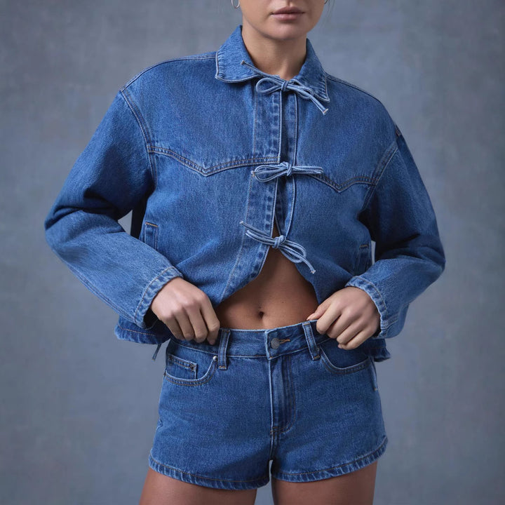Damen nan kurze Denimjacke mit dekorativen Knotenverschlüssen, kastiger Silhouette und Hemdkragen Drune