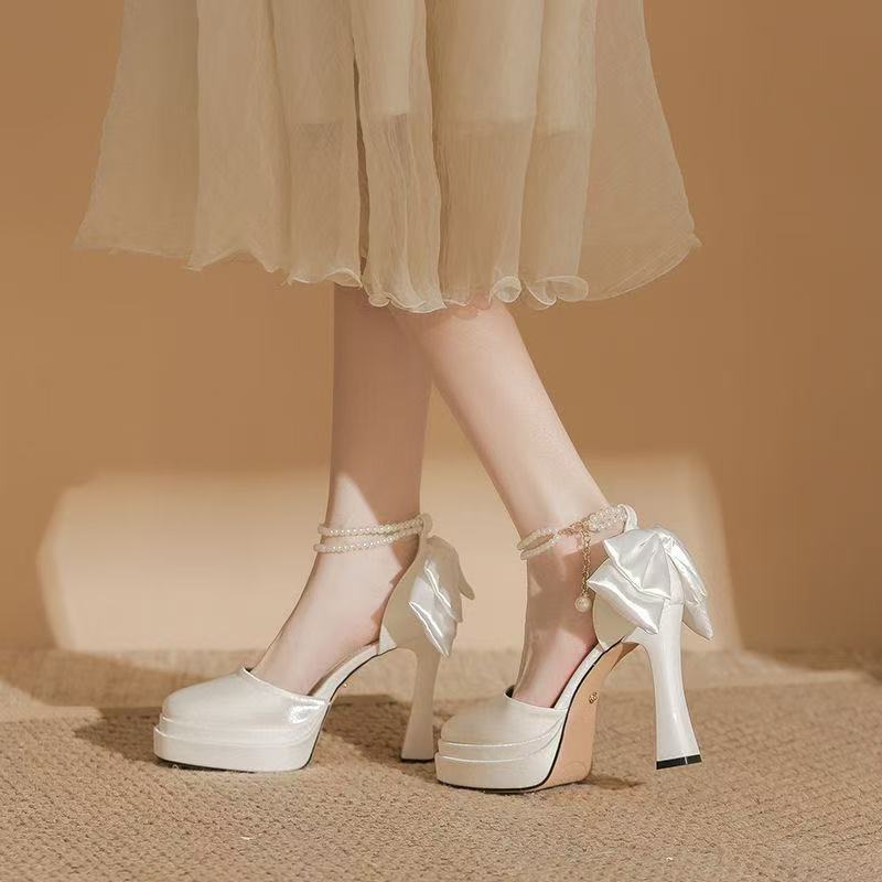 Damen Satin-Plateau-Pumps mit dekorativer Schleife und verstellbarem Knöchelriemen Drune
