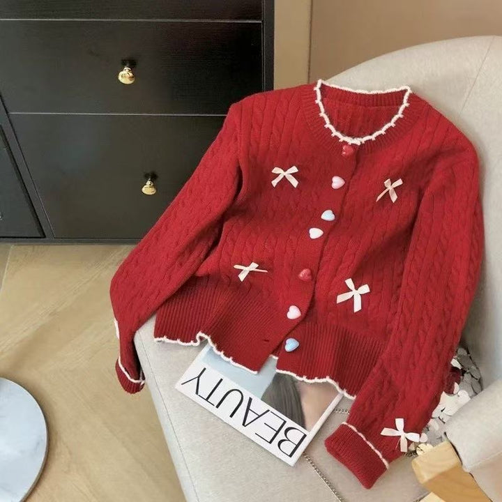 Damen Strickjacke mit verspieltem Kabelmuster und bunten Knopfdetails Drune