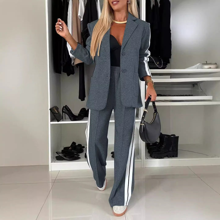 Damen Sportliches Zweiteiler-Outfit mit moderner Schnittführung und markanten Streifen Drune