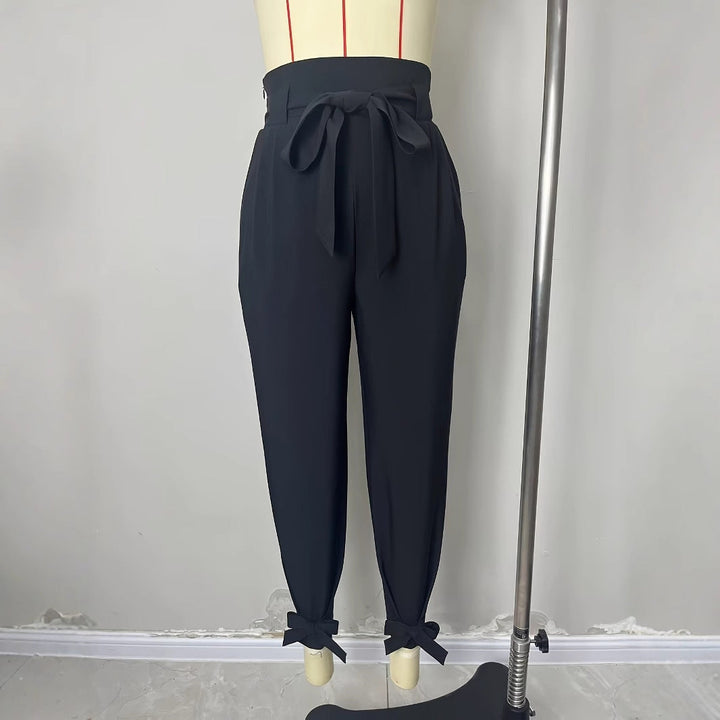 Drune | elegante Chinohose mit Bindegürtel und lockeren Bündchen