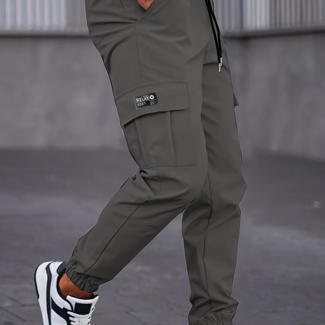 Herren Cargo-Jogginghose mit Tunnelzug, tapered Schnitt & aufgesetzten Klappentaschen Drune