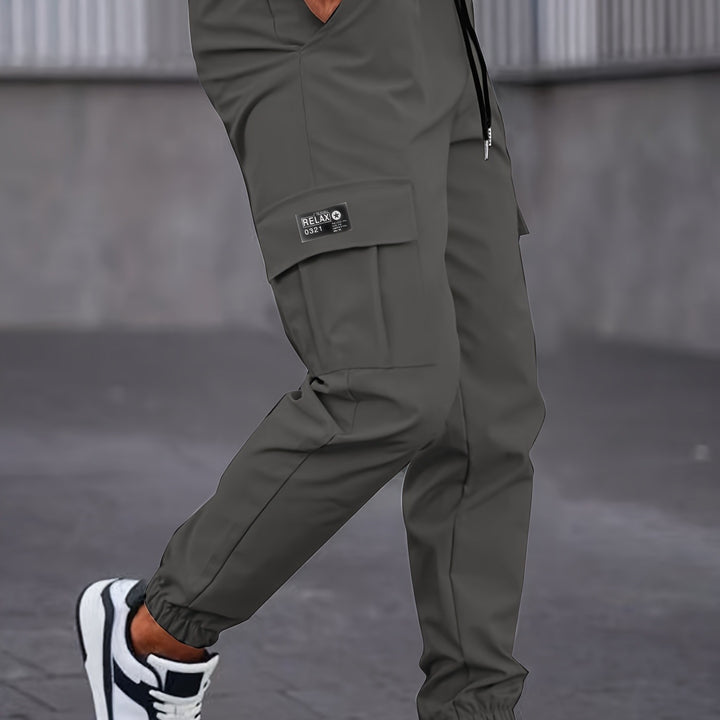 Herren Cargo-Jogginghose mit Tunnelzug, tapered Schnitt & aufgesetzten Klappentaschen Drune