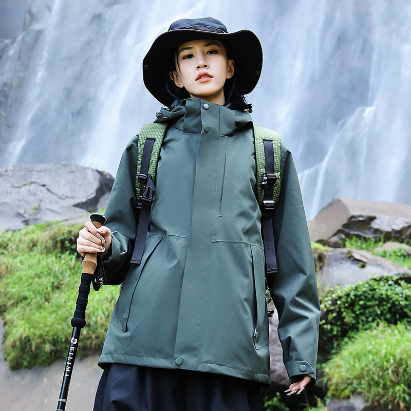 Damen technische Mehrlagen-Hardshell-Regenjacke mit verstellbarer Kapuze, Brustriemen und wasserabweisenden Reißverschlüssen Drune