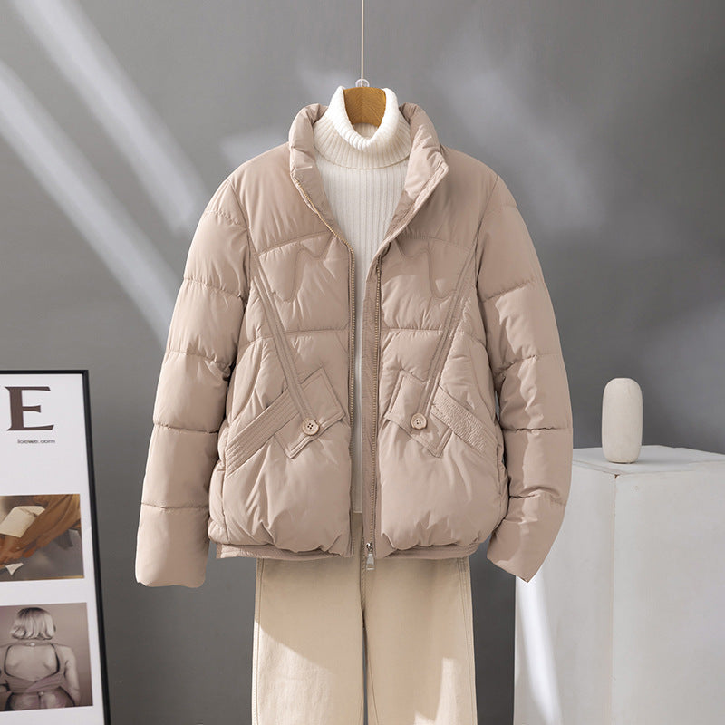 Damen nan kurzer Steppblouson mit hoher Kragenblende, diagonal gesetzten Ziernähten und aufgesetzten Pattentaschen Drune