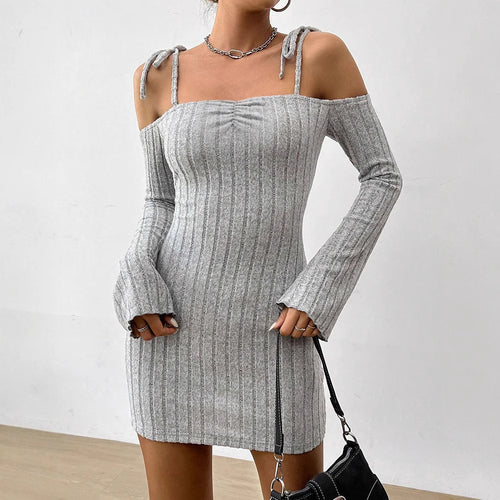 Damen Off-Shoulder Minikleid mit Rüschendetails und feinem Rippstrick Drune