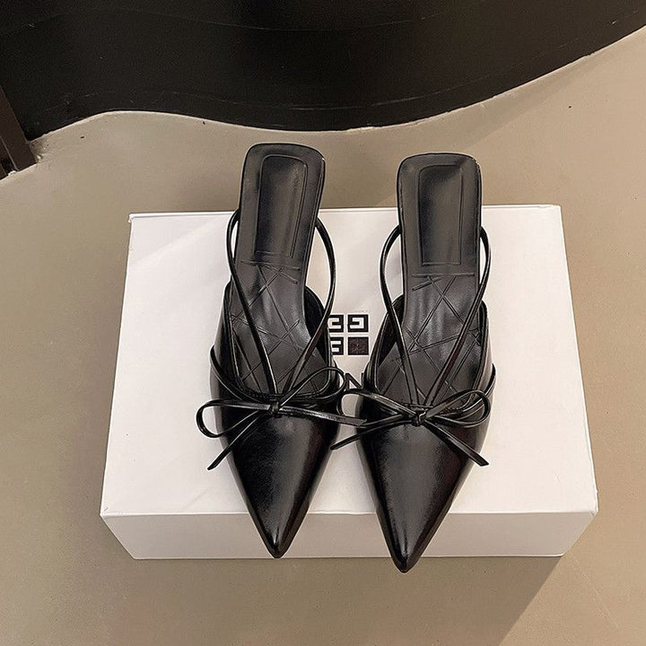 Damen Spitz zulaufende Mules mit feinen Slingback‑Riemchen und Zierschleife Drune