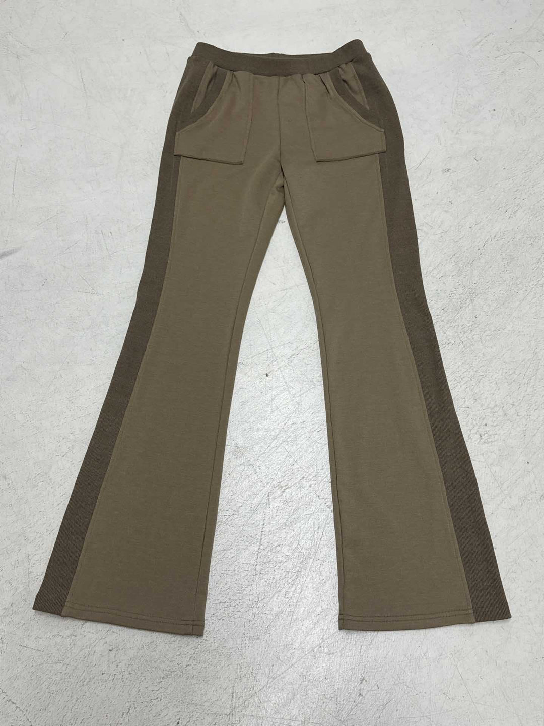 Damen nan Stretch-Flared-Hose mit hoher Taille, aufgesetzten Taschen und seitlichen Einsatzbahnen Drune