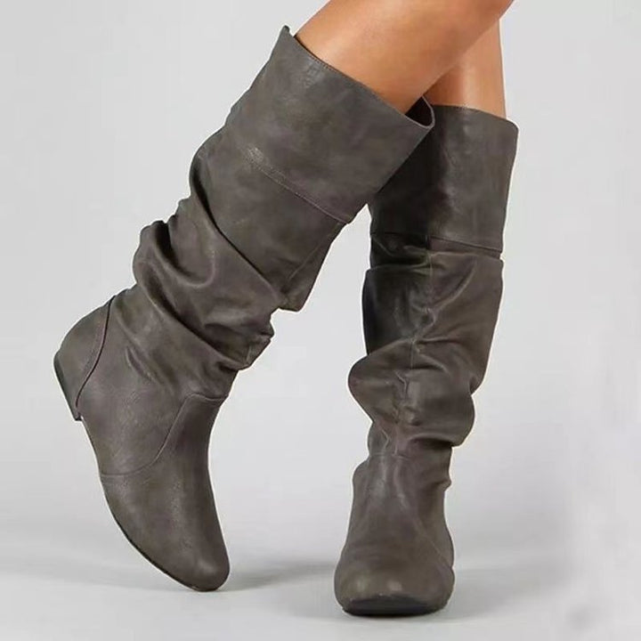 Damen Schlupfstiefel mit gerafftem Schaft und flacher Keilsohle Drune