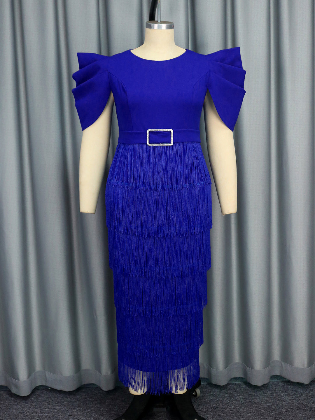 Damen Glamouröses Abendkleid mit voluminösen Rüschenschultern und Fransen Drune