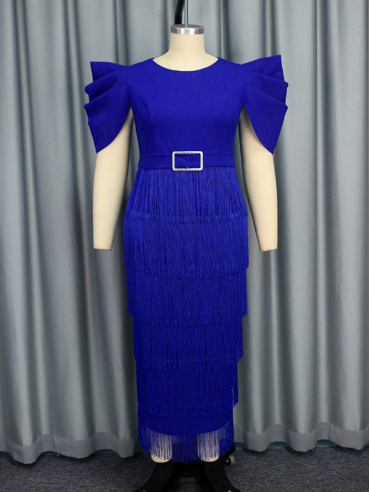 Damen Glamouröses Abendkleid mit voluminösen Rüschenschultern und Fransen Drune