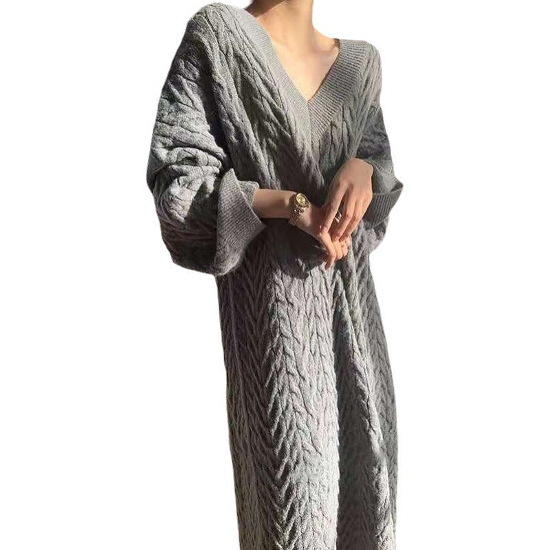 Damen Strickkleid mit Zopfmuster und tiefem V-Ausschnitt Drune