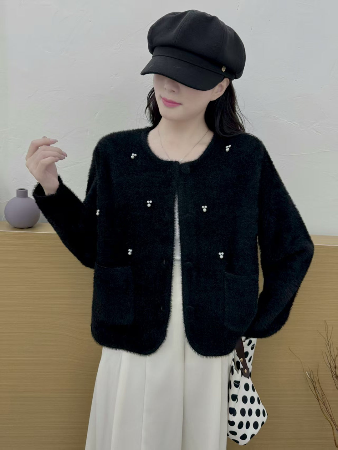 Damen Kuschelige Strickjacke mit Perlenverzierung und klassischen Rundhalsausschnitt Drune
