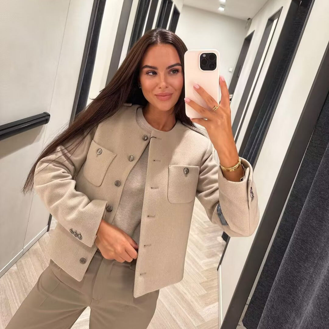 Damen nan kurz geschnittene Boxy-Wollmix-Jacke mit Rundhalsausschnitt, aufgesetzten Brusttaschen und Schulterpatten Drune