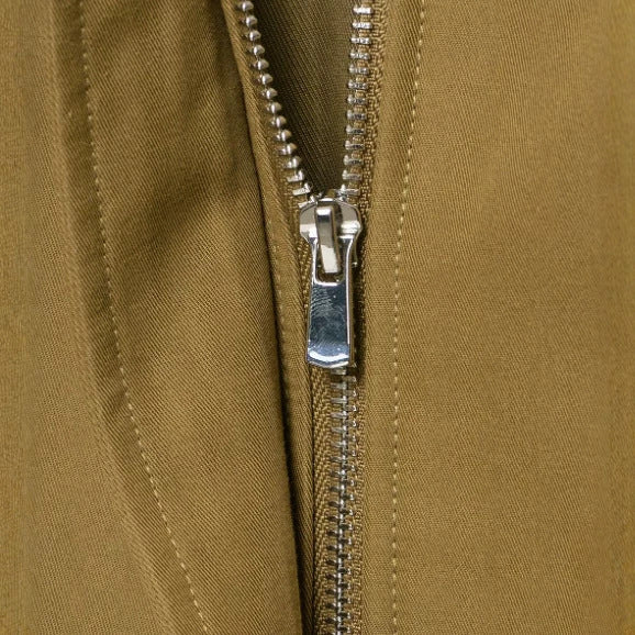 Damen Taillierte Kurzjacke mit Schößchen und Stehkragen Drune