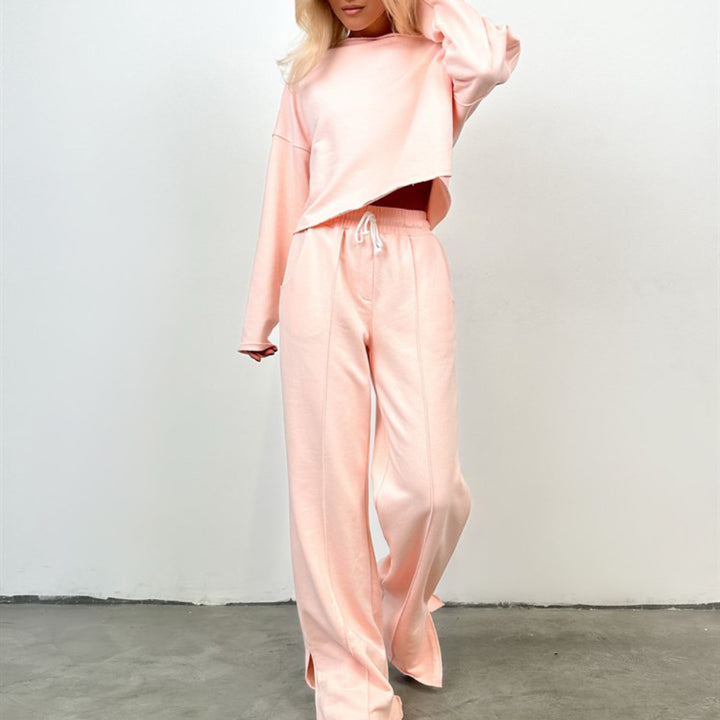 Damen lässiger Sweatshirt und weite Hose im entspannten Stil